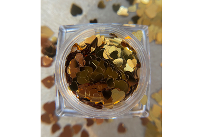 Дизайн для нігтів золоті сердечка