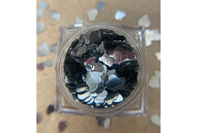 Дизайн для нігтів срібні сердечка