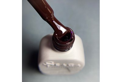 Gel nail polish Saga Love Red No. 05, 10 ml