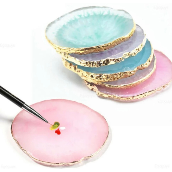 Палитра для смешивания цветов в ассортименте.