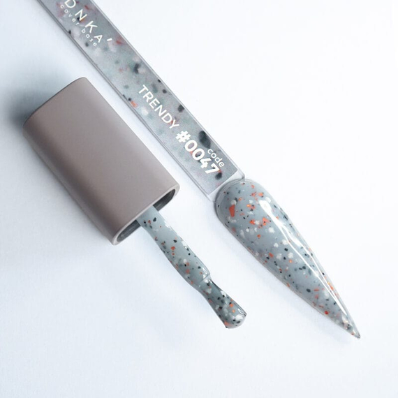 База кольорова DNKA Cover base №047 Trendy сіра з поталлю, 12 мл, Колір: Сірий, зображення 2